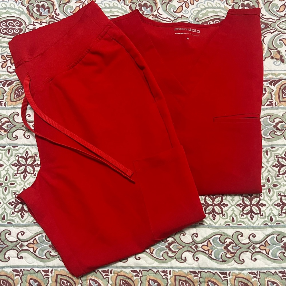 Mandala v neck top Medium and 9 pocket joggers Small Petite